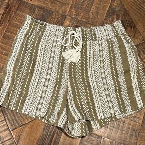 House of Harlow 1960 Green and white embroidered shorts size large . Never worn